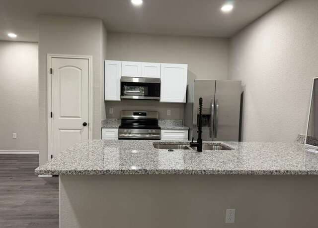 3-bedroom rental at 7610 Windsor Oaks in San Antonio, TX — photo 2