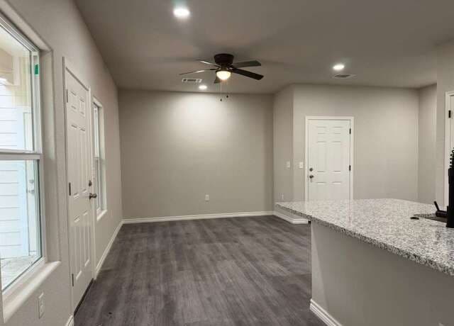 3-bedroom rental at 7610 Windsor Oaks in San Antonio, TX — photo 3