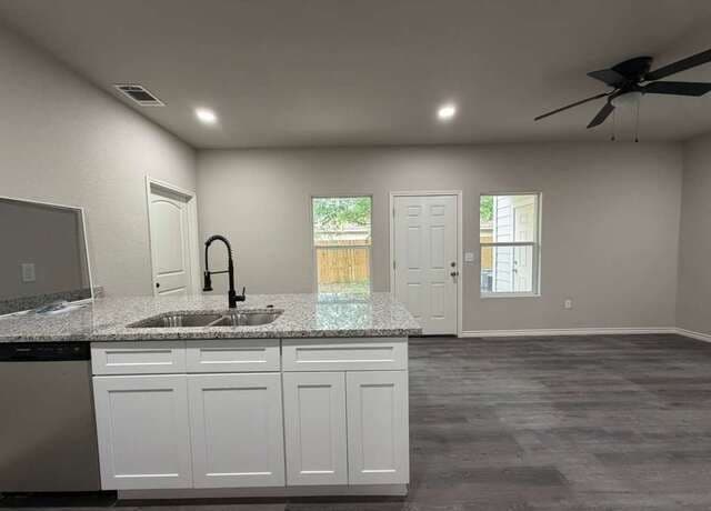 3-bedroom rental at 7610 Windsor Oaks in San Antonio, TX — photo 4