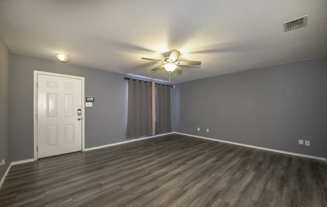 3-bedroom rental at 5402 Harefield Dr in San Antonio, TX — photo 2