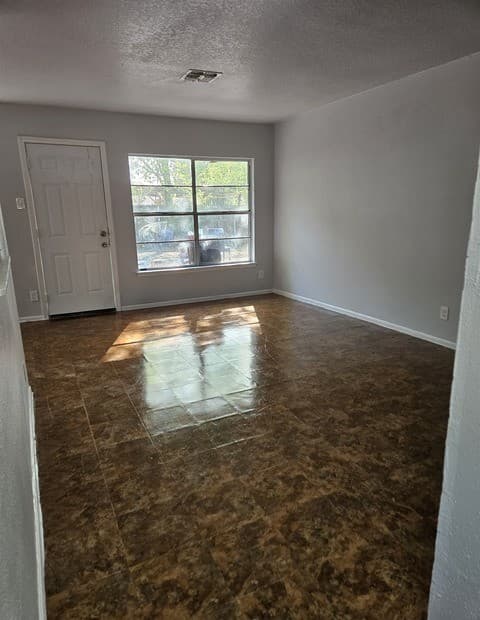 3-bedroom rental at 8635 Painted Teepee St in San Antonio, TX — photo 2