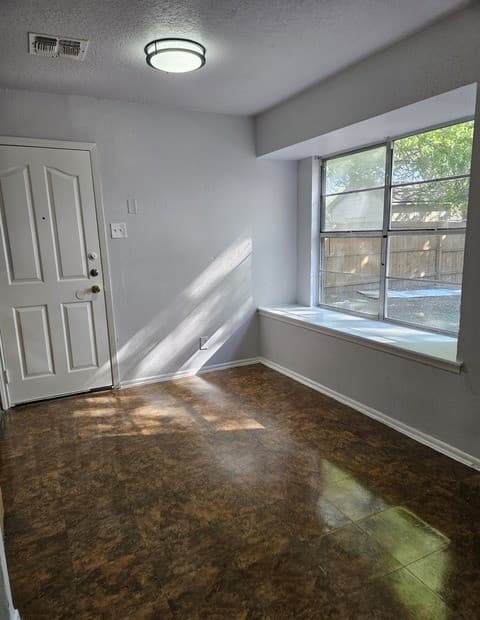 3-bedroom rental at 8635 Painted Teepee St in San Antonio, TX — photo 3
