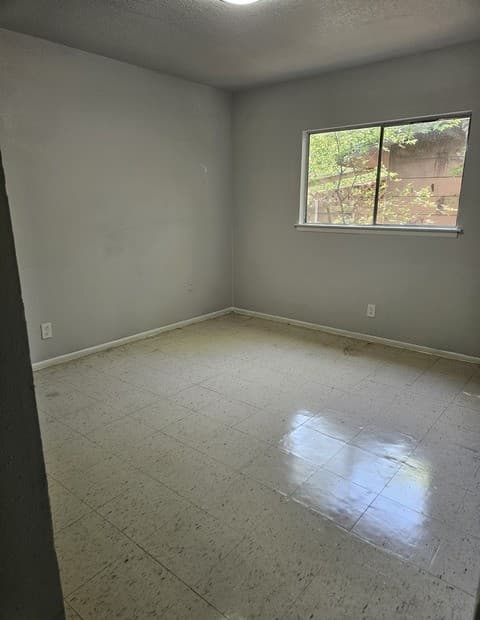 3-bedroom rental at 8635 Painted Teepee St in San Antonio, TX — photo 4