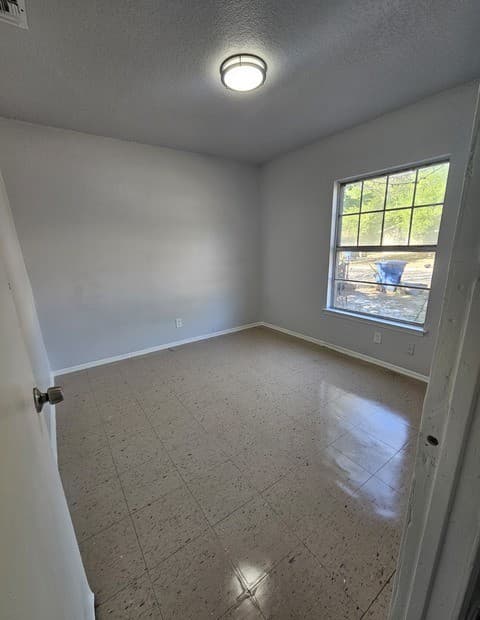 3-bedroom rental at 8635 Painted Teepee St in San Antonio, TX — photo 5