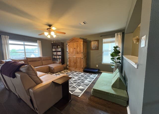 4-bedroom rental at 220 Anvil Pl in Cibolo, TX — photo 3