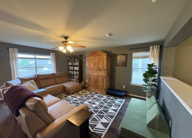 4-bedroom rental at 220 Anvil Pl in Cibolo, TX — photo 5