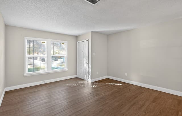 3-bedroom rental at 7203 Timbercreek in San Antonio, TX — photo 3