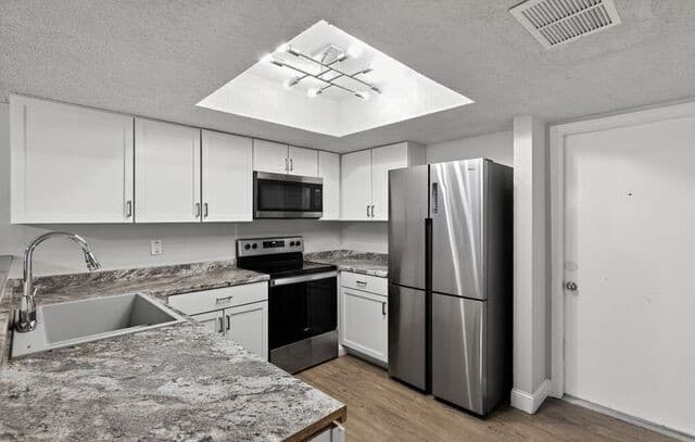 3-bedroom rental at 7203 Timbercreek in San Antonio, TX — photo 4
