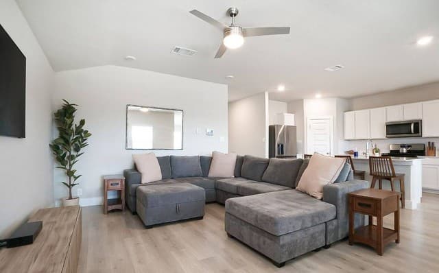 4-bedroom rental at 5536 Jewel Curve in San Antonio, TX — photo 3