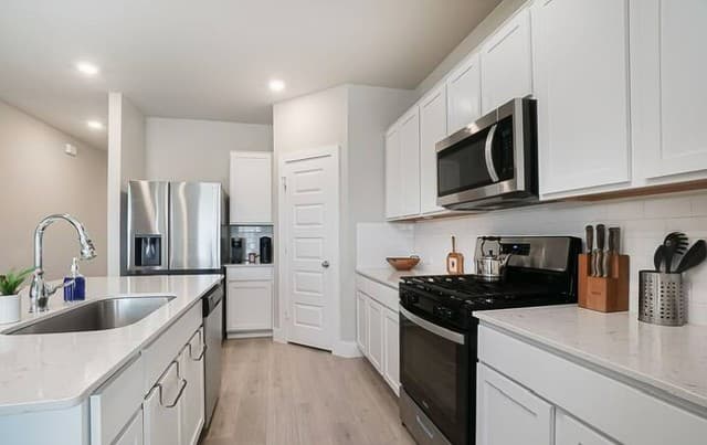 4-bedroom rental at 5536 Jewel Curve in San Antonio, TX — photo 5