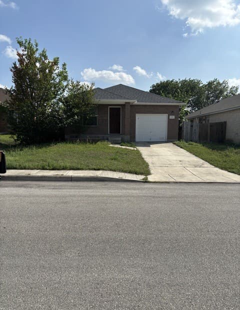 3-bedroom rental at 10730 Shaenmeadow in San Antonio, TX — photo 2