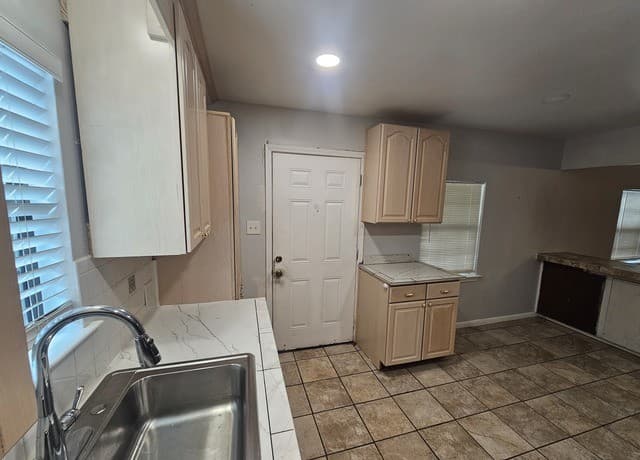 2-bedroom rental at 235 Sunnyland Unit 237 in San Antonio, TX — photo 4