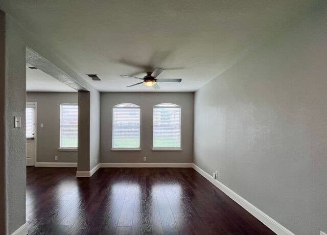 3-bedroom rental at 8734 Snow Goose in San Antonio, TX — photo 2