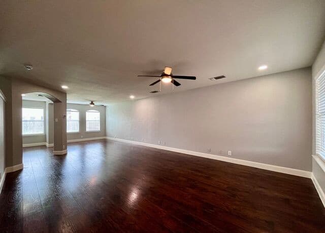 3-bedroom rental at 8734 Snow Goose in San Antonio, TX — photo 3