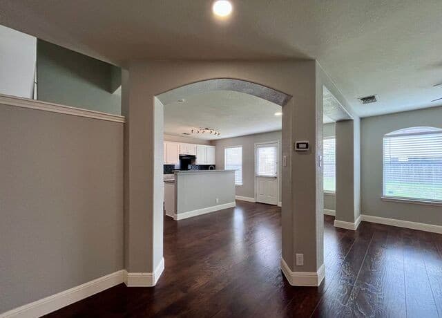 3-bedroom rental at 8734 Snow Goose in San Antonio, TX — photo 4