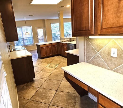 4-bedroom rental at 1507 Lookout Pt in San Antonio, TX — photo 4