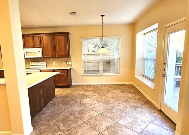 4-bedroom rental at 1507 Lookout Pt in San Antonio, TX — photo 5