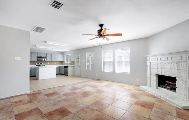 4-bedroom rental at 6238 Amherst Bay in San Antonio, TX — photo 2