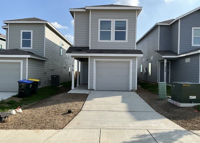 4-bedroom rental at 11810 Spiderwort Ridge in Converse TX