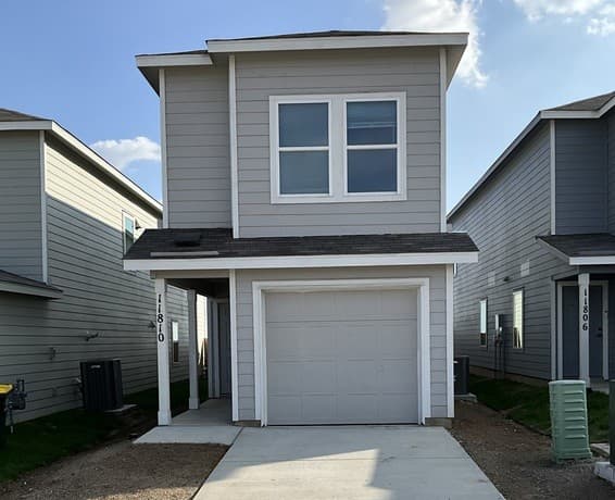4-bedroom rental at 11810 Spiderwort Ridge in Converse, TX — photo 2