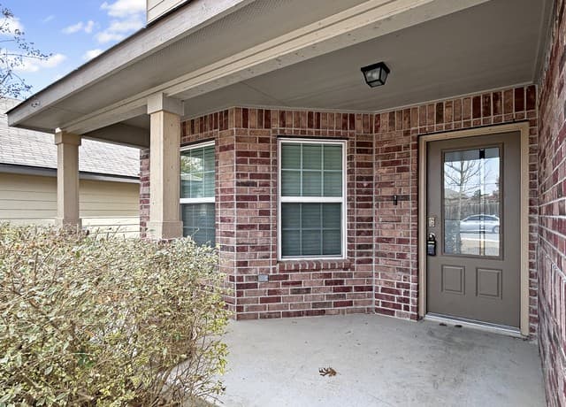 4-bedroom rental at 9320 Cord Grass in San Antonio, TX — photo 3