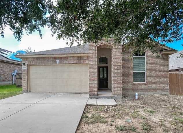 3-bedroom rental at 13820 Blakeville in Live Oak TX
