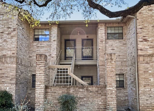 2-bedroom rental at 12446 Starcrest Dr Unit 312 in San Antonio TX