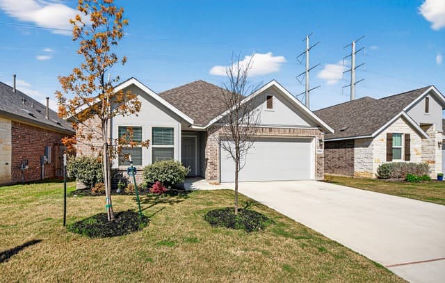 3-bedroom rental at 12834 Hush in San Antonio, TX — photo 2