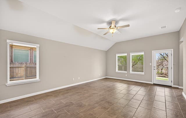 3-bedroom rental at 12834 Hush in San Antonio, TX — photo 5