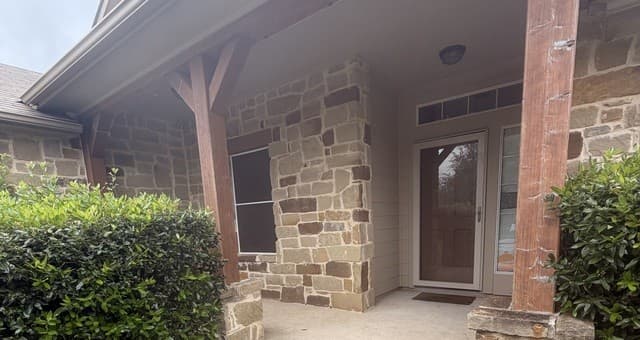4-bedroom rental at 8527 Winchester Way in San Antonio, TX — photo 3