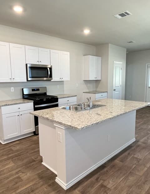 3-bedroom rental at 12130 Stoney Blue in San Antonio, TX — photo 3