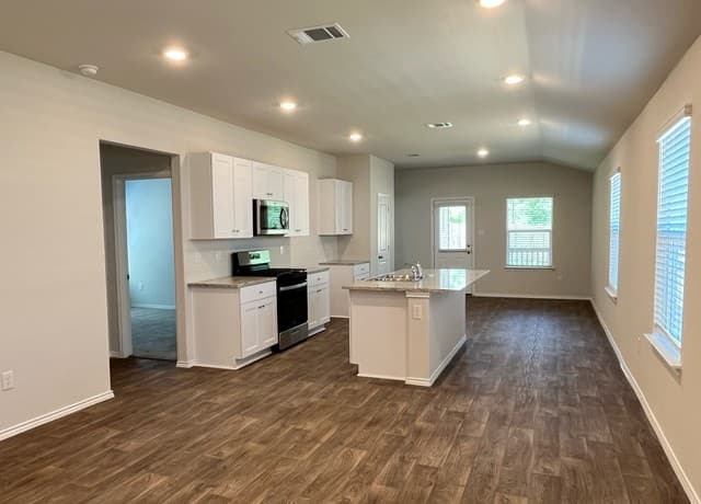 3-bedroom rental at 12130 Stoney Blue in San Antonio, TX — photo 4