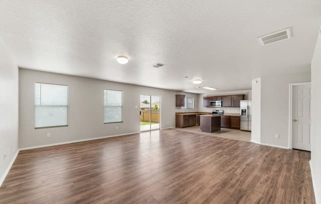 4-bedroom rental at 3410 Glacier Lk in San Antonio, TX — photo 3