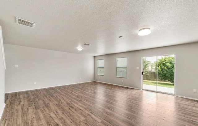 4-bedroom rental at 3410 Glacier Lk in San Antonio, TX — photo 4