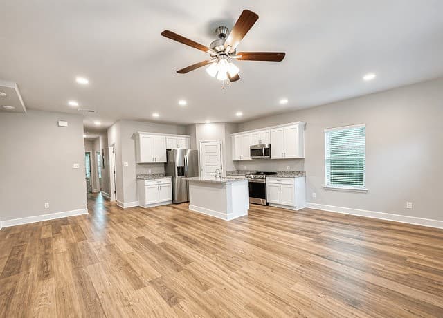 3-bedroom rental at 7158 Magnolia Creek Unit 101 in San Antonio, TX — photo 2