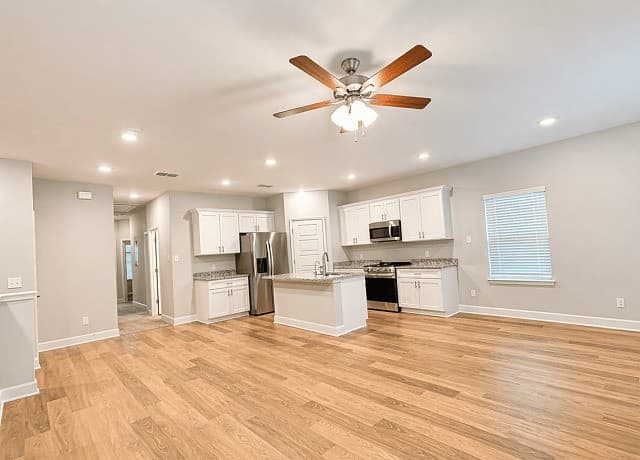 3-bedroom rental at 7158 Magnolia Creek Unit 201 in San Antonio, TX — photo 2