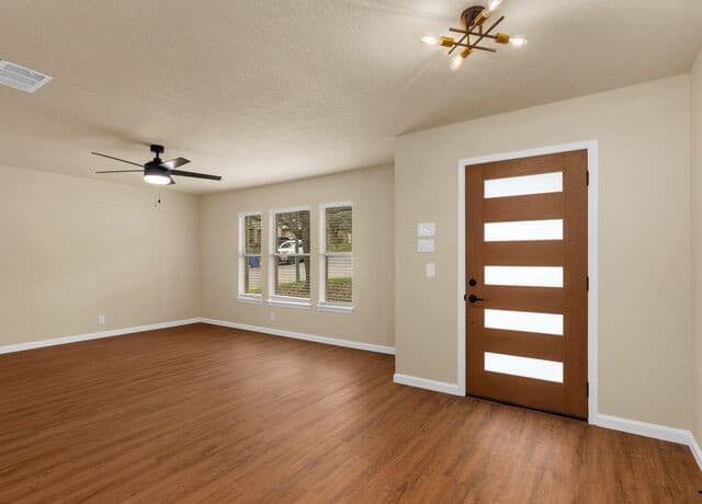 5-bedroom rental at 10802 Winter Creek in San Antonio, TX — photo 2
