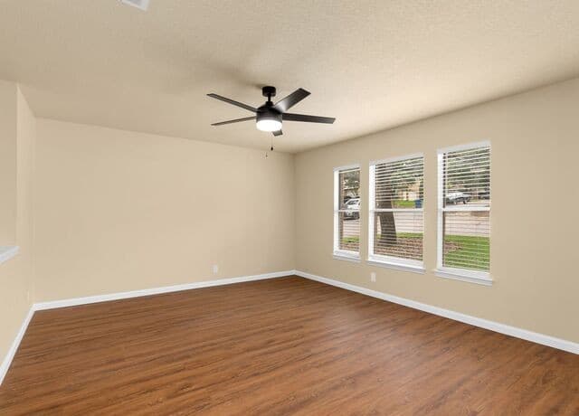 5-bedroom rental at 10802 Winter Creek in San Antonio, TX — photo 3