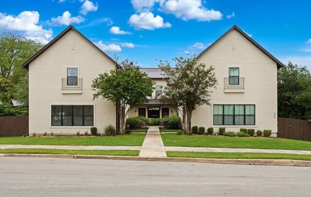 3-bedroom rental at 171 Barilla Pl Unit 103 in Alamo Heights, TX — photo 2