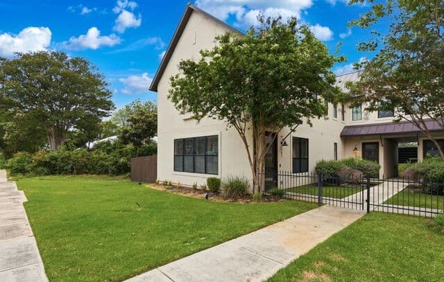 3-bedroom rental at 171 Barilla Pl Unit 103 in Alamo Heights, TX — photo 4