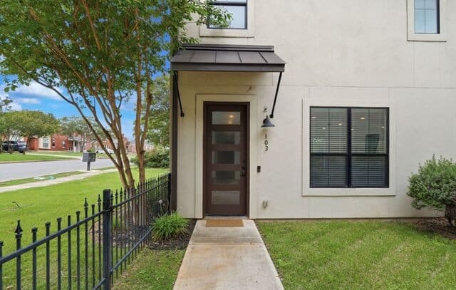 3-bedroom rental at 171 Barilla Pl Unit 103 in Alamo Heights, TX — photo 5