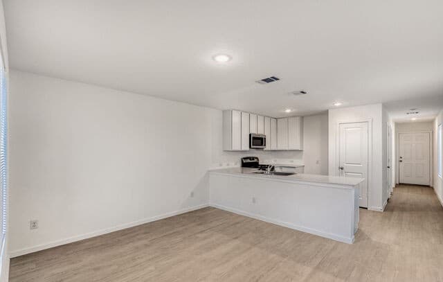 3-bedroom rental at 11938 Spiderwort Rdg in Converse, TX — photo 3
