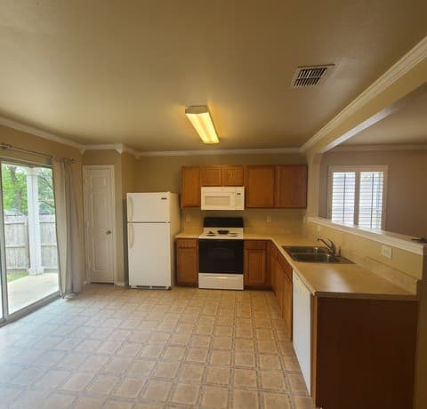 3-bedroom rental at 202 Quince Flower in San Antonio, TX — photo 3