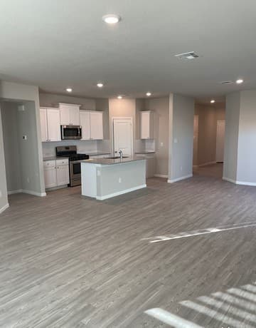 4-bedroom rental at 10538 Borlaug St in Converse, TX — photo 4