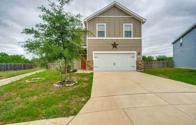 4-bedroom rental at 11038 Airmen in Converse TX