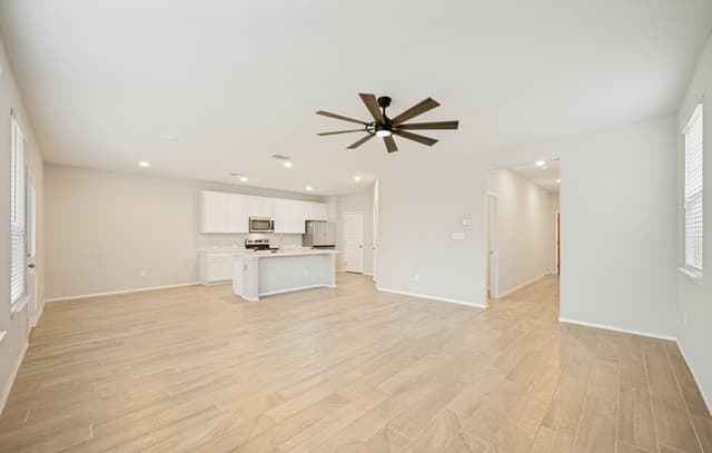 4-bedroom rental at 11038 Airmen in Converse, TX — photo 3