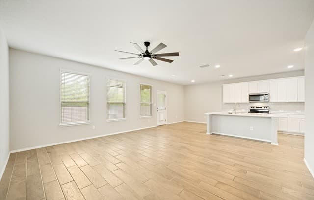 4-bedroom rental at 11038 Airmen in Converse, TX — photo 4