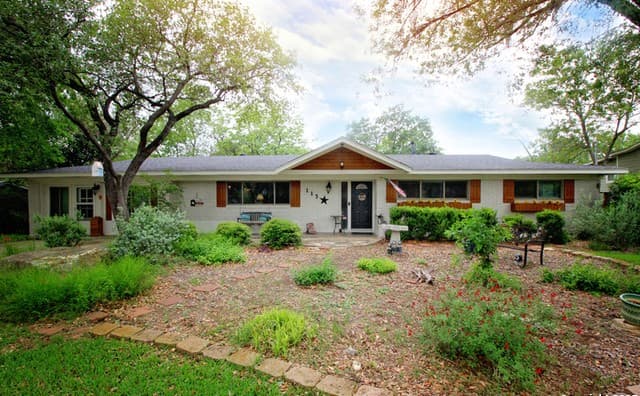 4-bedroom rental at 113 Adobe Dr in Castle Hills TX