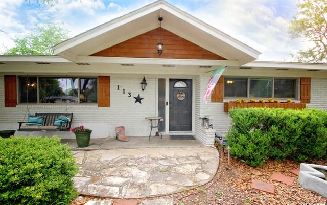 4-bedroom rental at 113 Adobe Dr in Castle Hills, TX — photo 4