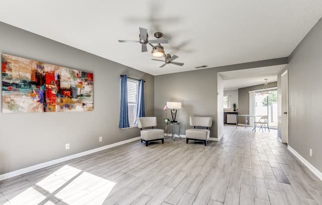 3-bedroom rental at 8839 Breezefield in San Antonio, TX — photo 4